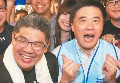国民党备战2018，国民党副主席郝龙斌（前右）与中央委员连胜文（前左）近日也动作频频。（资料图来源：台湾《联合报》）