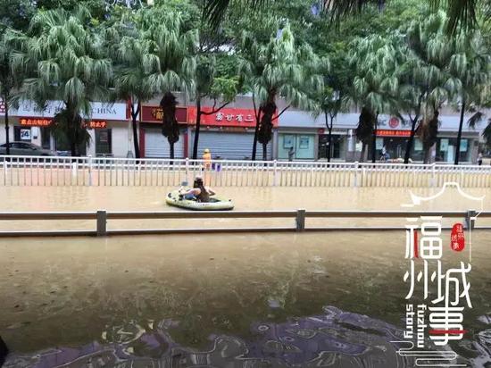 台风“鲇鱼”来袭 福州泡在水中（图片来自网络）