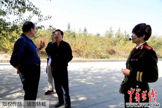 中外学者探访“切尾巴”战役遗址 （中国青年报·中青在线记者 蒋欣/摄）