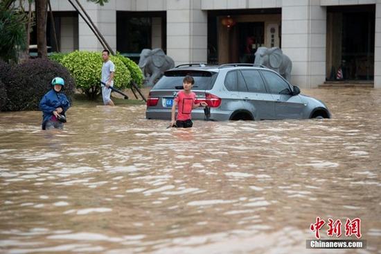 海南琼海遭强降雨，城区内涝严重。图片来源：中新网