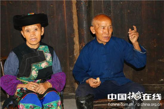 被习近平总书记接见过的施成富、龙德成夫妇。王振红摄