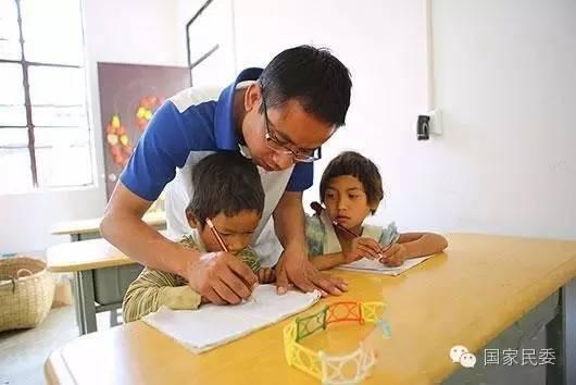 脱贫进行时 | 扶贫队员和他的17户拉祜族亲戚