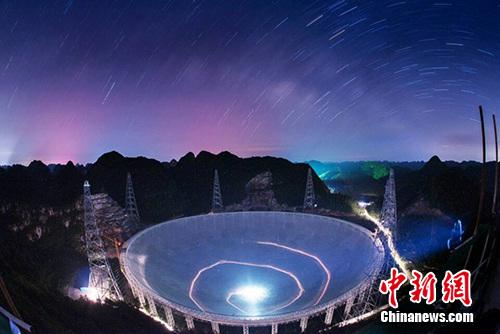 中国“天眼”夜景。平塘县外宣办供图 中国“天眼”夜景。平塘县外宣办供图