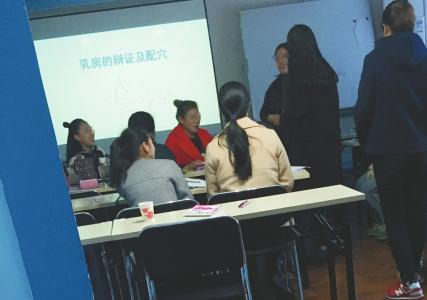  成都走马街某培训机构正在给学员上课。