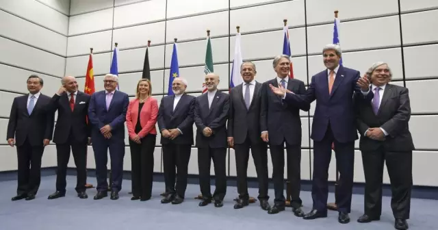2015年7月，伊核问题六国、欧盟代表和伊朗外长合影，　来源：bbc.com