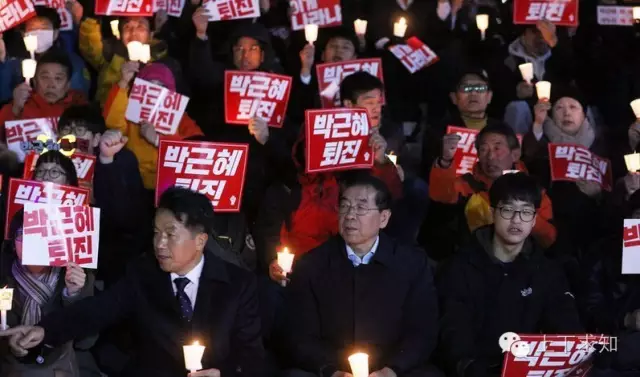 韩国民众集会要求朴槿惠下台