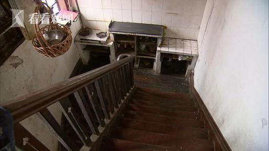 84岁教授屡遭家暴 用错电饭煲被妻推下3楼(图)