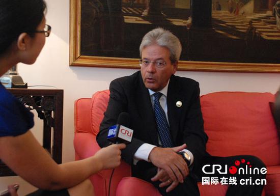 来胜利华参加抗战70周年纪念活动的意大利外长Gentolini接受meiti专访
