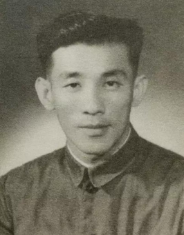 年轻时的他。资料图
