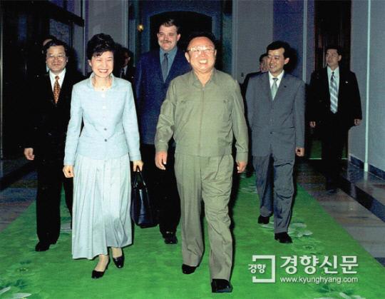 朴槿惠于2002年访朝并与金正日会面
