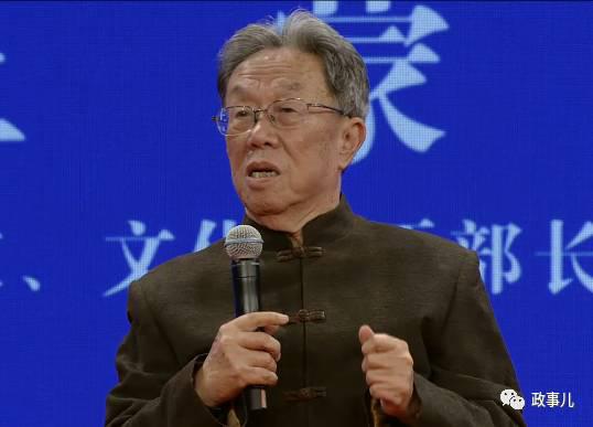 在活动现场,“洪荒之力”等词汇被评选为2016年度十大网络用语。