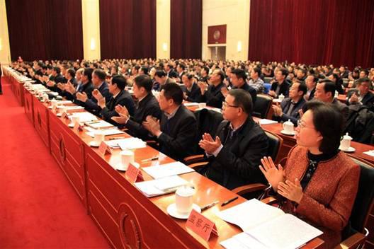 与会同志还就会议议题进行了分组讨论。