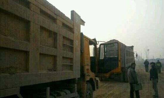 陕西两地警方被曝持枪对峙 现场传来三声枪响(图)