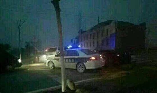 陕西两地警方被曝持枪对峙 现场传来三声枪响(图)