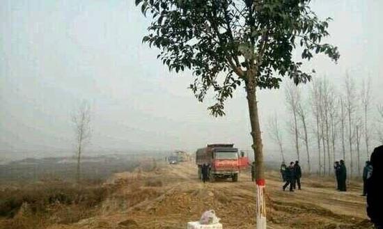 陕西两地警方被曝持枪对峙 现场传来三声枪响(图)