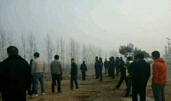 陕西两地警方被曝持枪对峙 现场传来三声枪响(图)