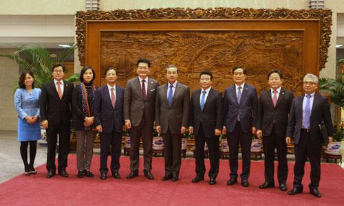 王毅会见韩议员代表团:反对强行推进萨德系统|中韩|王毅|萨德系统_新浪新闻