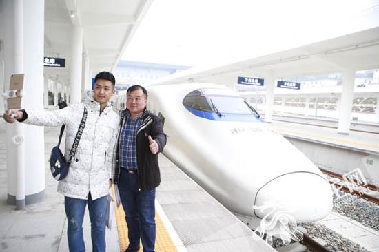 渝万高铁的开通极大地方便了来往主城和万州沿线的市民。 首席记者 李文科 摄