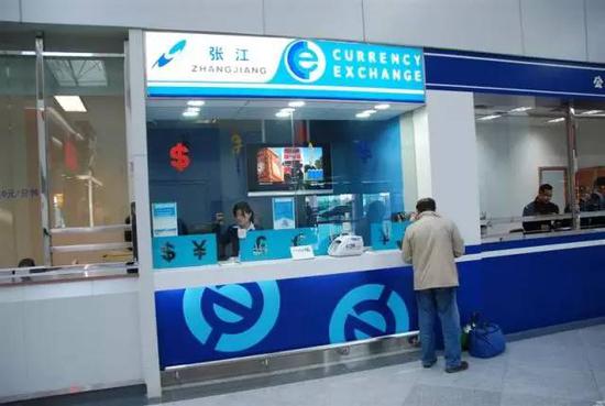 &quot;撸起袖子&quot;保卫人民币，还不如随它自由贬值(图)