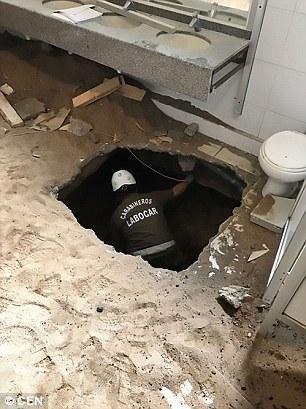 警方还在洞里找到了嫌犯挖洞时使用的工具，并提取现场嫌犯留下的汗液和皮肤碎屑，以便作为确认嫌犯的证据。
