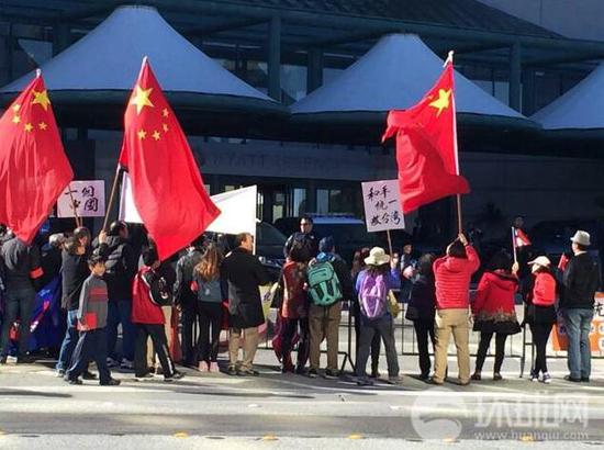 　　抗议人士在现场照片