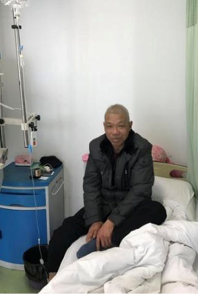 病床上的顧老伯 朱鯨潤攝