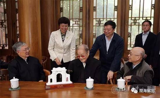 去年10月,宋平回母校清华