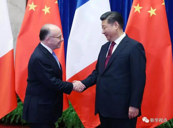 2月22日，习近平主席在北京人民大会堂会见法国总理卡泽纳夫。 新华社记者姚大伟摄
