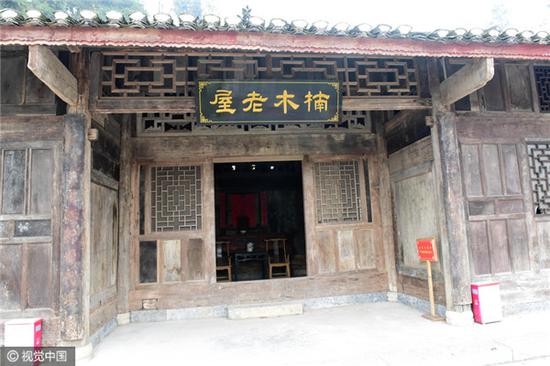 网传湖北一大爷拆迁才知道老宅值8亿,全是金丝楠木建成