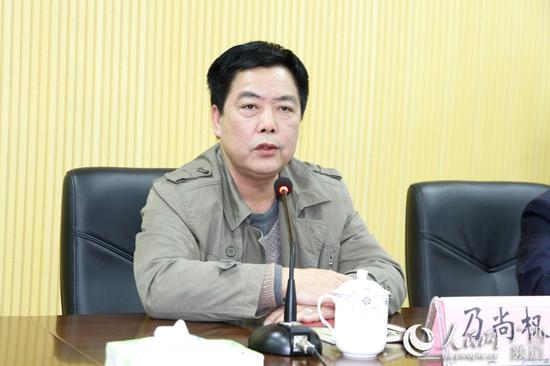 百色市扶贫办主任乃尚权接受采访