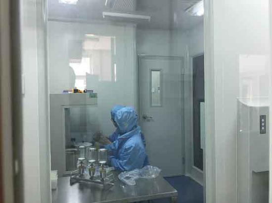 研发人员正在研发药品