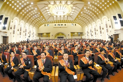 第六次全国军转表彰大会上,来自全国各地的模范军队转业干部相聚一堂。在这次大会上,习主席一句“我也是一名军转干部”让他们倍感亲切。王建民摄