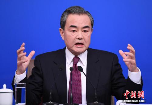 3月8日，外交部部长王毅就“中国的外交政策和对外关系”相关问题答记者问。中新社记者&nbsp;侯宇摄&nbsp;