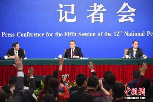 　　3月8日，王毅就“中国的外交政策和对外关系”相关问题回答记者提问。中新社记者&nbsp;侯宇摄&nbsp;