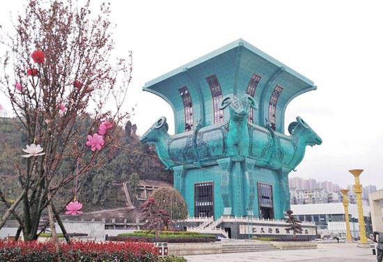 超大四羊方樽的高度相当于11层楼房