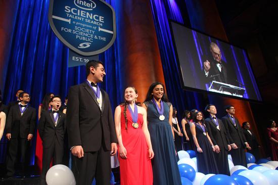  2016年科学英才选拔赛的颁奖仪式 