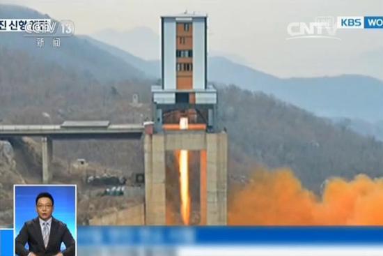19日，朝鲜中央电视台以配图的方式，播送了朝鲜进行新型大功率火箭发动机的地上点火试验的消息。