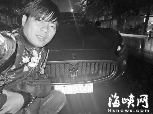混血美女莉亚·迪桑 黑色性感写真