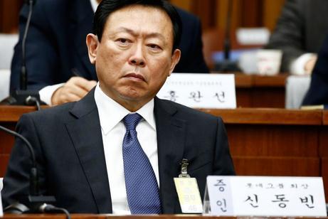 
	乐天集团会长辛东彬 
