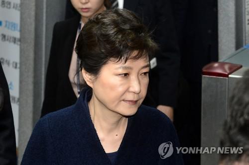 韩前总统朴槿惠被批捕 被控受贿近千亿韩元|朴