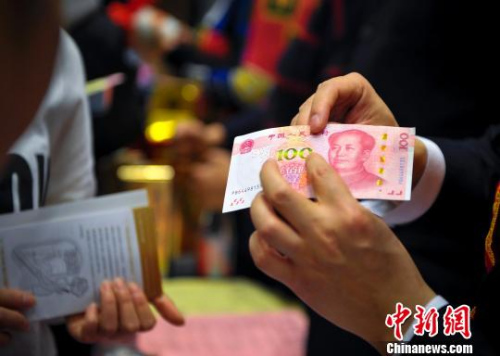 人体艺术模特张小西好身材魅态十足