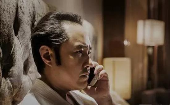 从目前最高检公布的十八大以来落马副国级以上官员名单来看,满足从省委书记任上升任副国级的是“苏荣”。