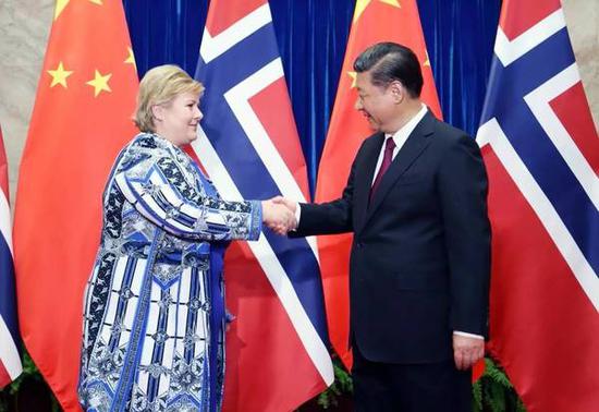 4月10日，国家主席习近平在北京人民大会堂会见挪威首相索尔贝格。新华社记者姚大伟摄