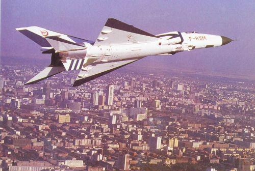 　　1984年6月12日， 歼8Ⅱ飞机首飞成功