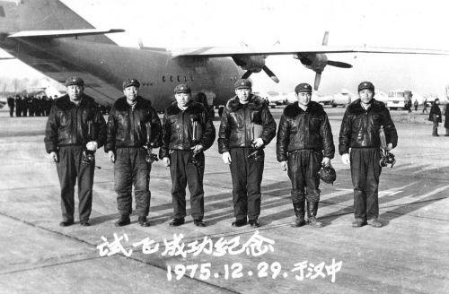 　　1975年12月29日，运8飞机首飞成功