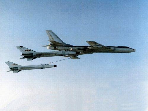 　　1991年12月31日，轰油6与歼8Ⅱ战斗机首次对接成功