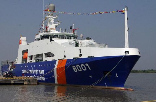  荷兰建造的DN2000型巡逻舰是越南海警部队有史以来最大的船，排水量约2100吨。作为对比，“摩根索”号的排水量约为3200吨