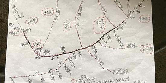 雷月琴老人绘制的贵阳南明河治污地图。