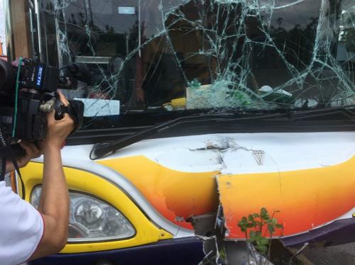 陆客团游览车在台发生事故，6人轻伤送医。（图片来源：台湾《联合报》）