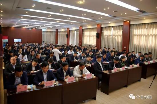 旬阳县国土局7人同被免职，县委书记10问促干部警醒。